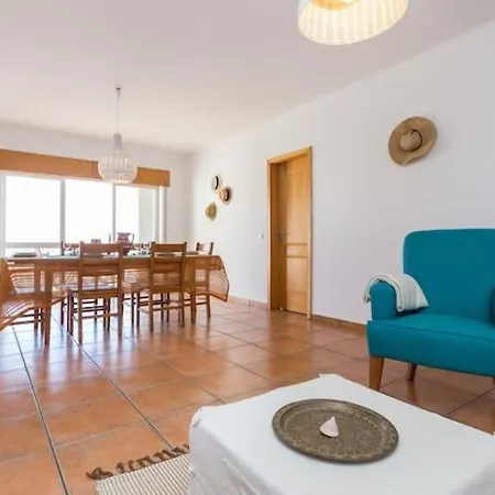 Διαμέρισμα Spacious Flat In