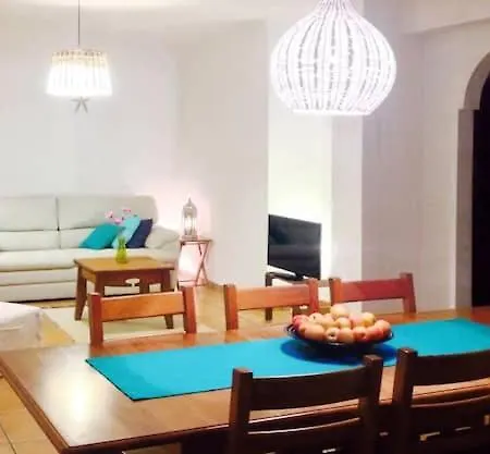 Spacious Flat In * לאגוּ‏ש
